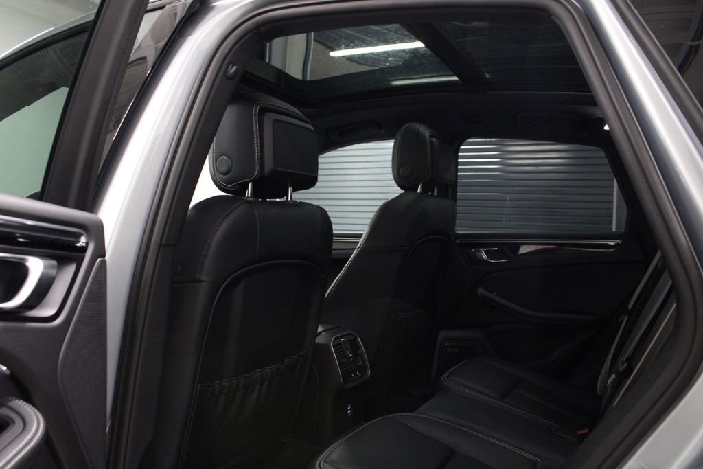 Used 2025  Porsche  image 29