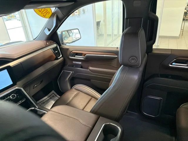 Used 2023 White GMC Denali image 36