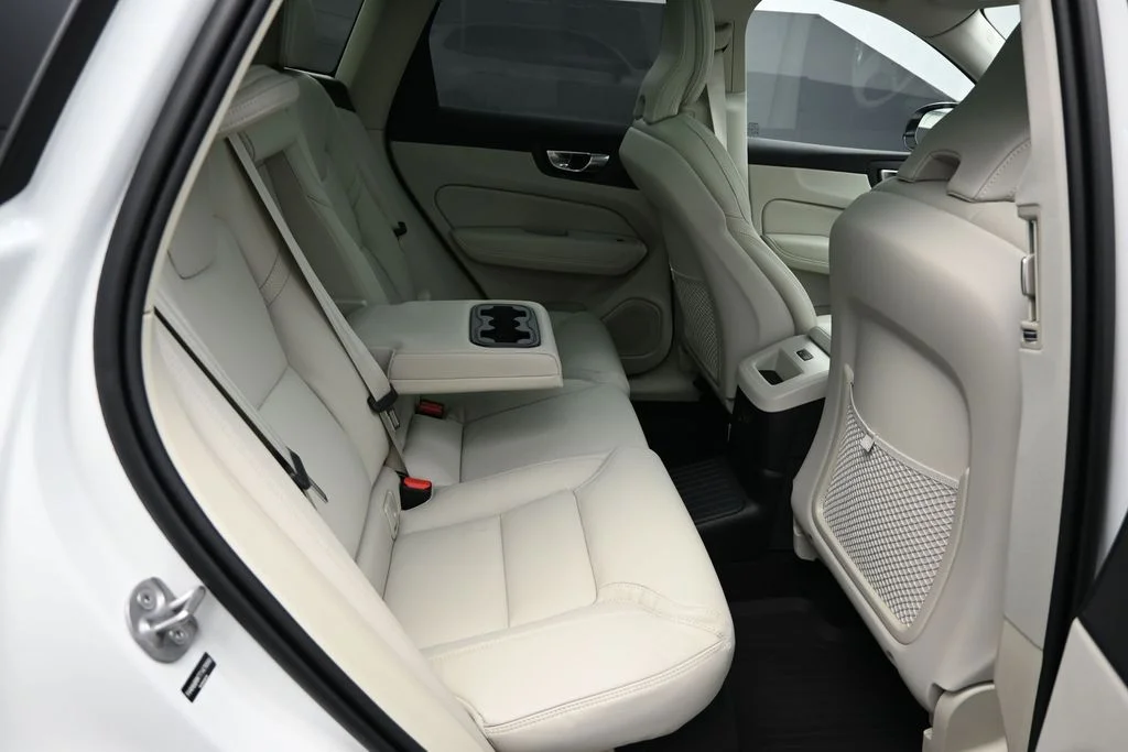 New 2026 Crystal White Volvo T8 Ultra image 16