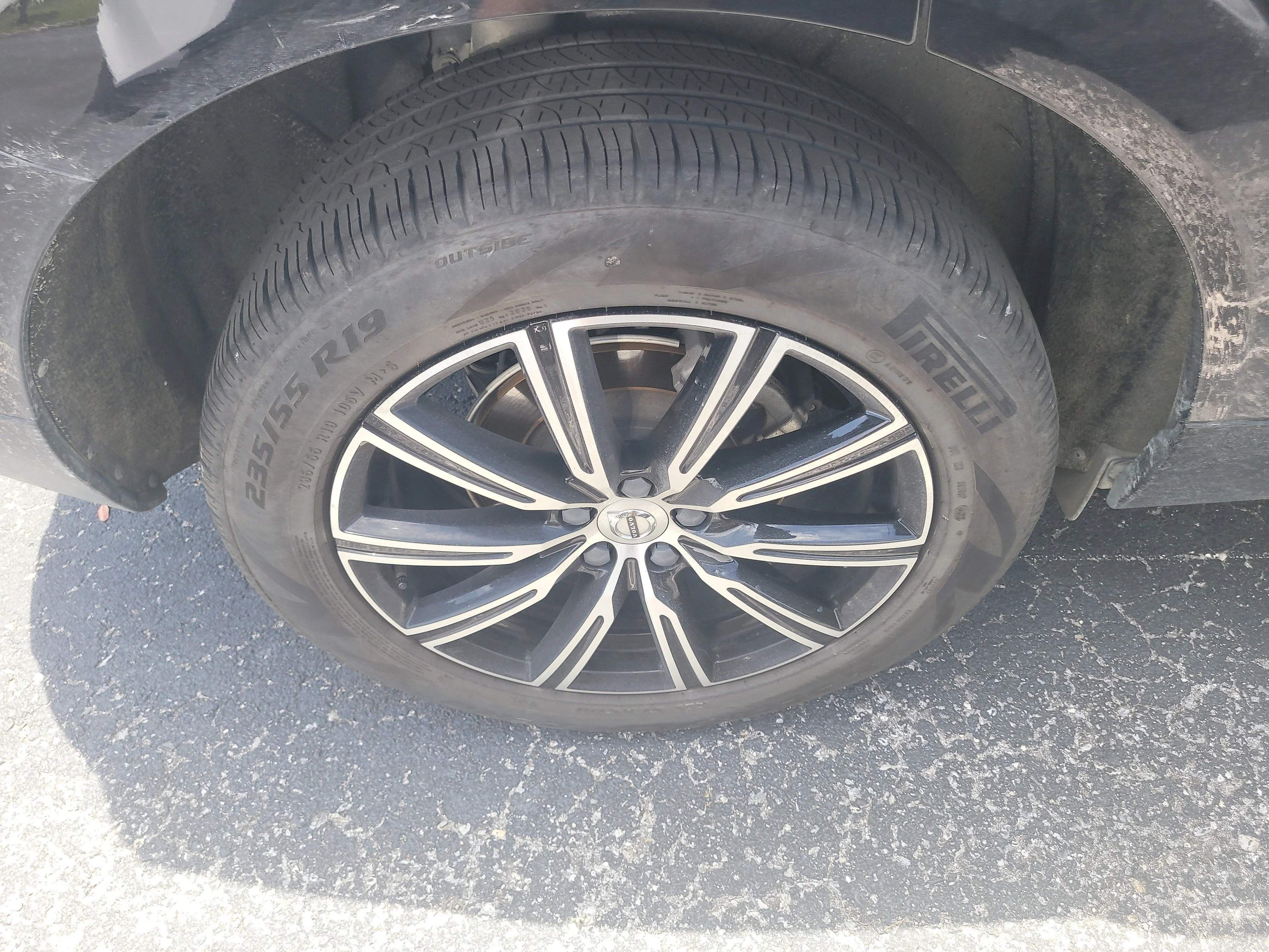 Used 2021 Onyx Black Metallic Volvo Inscription image 7