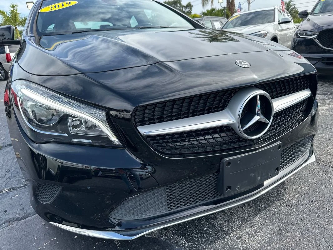 Used 2019 Black Mercedes-Benz 4MATIC® image 12