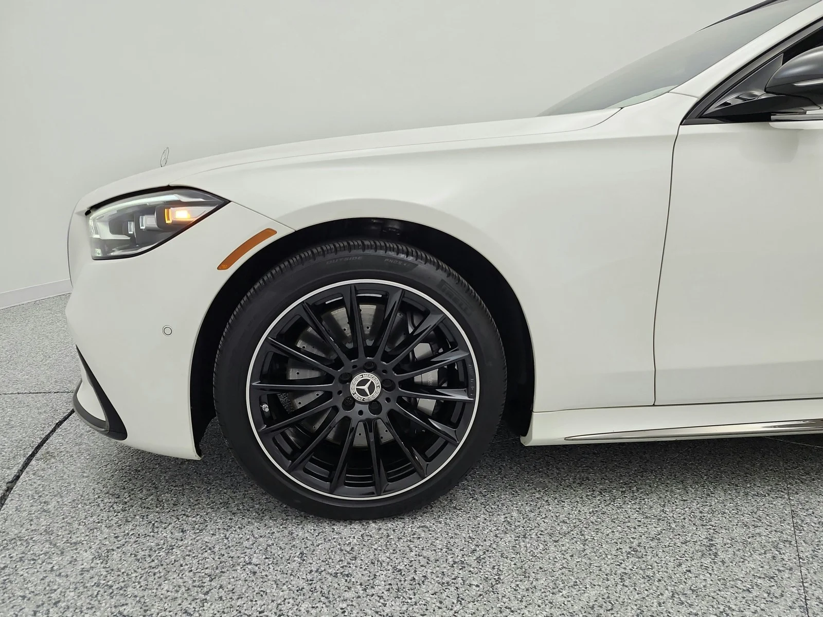 Used 2023 MANUFAKTUR Diamond White Mercedes-Benz S 500 4MATIC® Sedan image 25