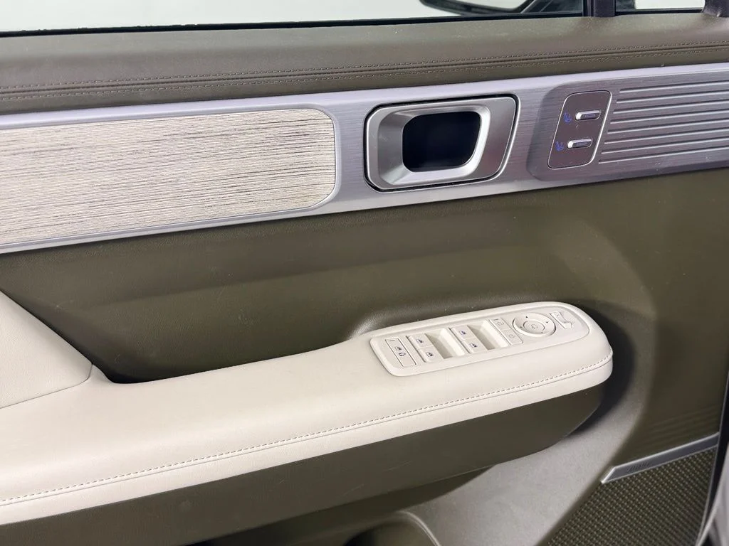 Used 2024 White Hyundai Calligraphy image 11
