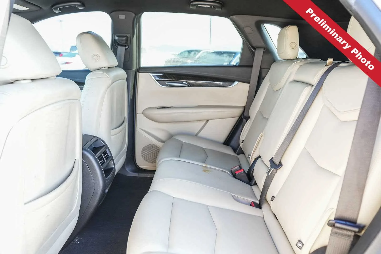 Used 2019 Radiant Silver Metallic Cadillac FWD image 12