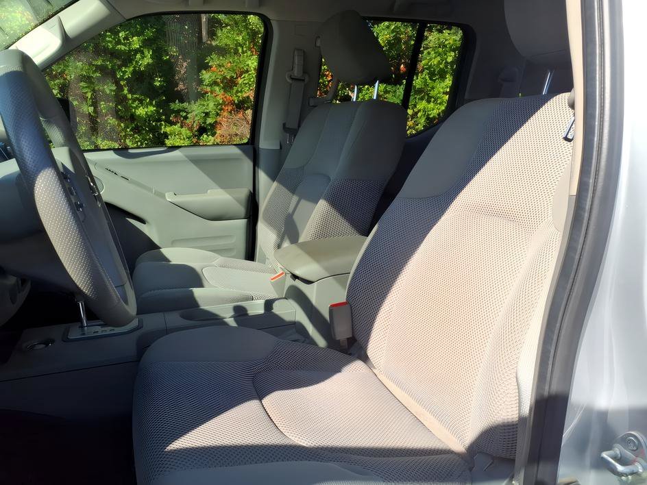 Used 2021 Brilliant Silver Metallic Nissan S image 13