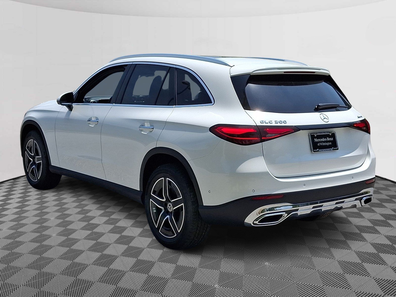 New 2026 Polar White Mercedes-Benz GLC 300 image 4
