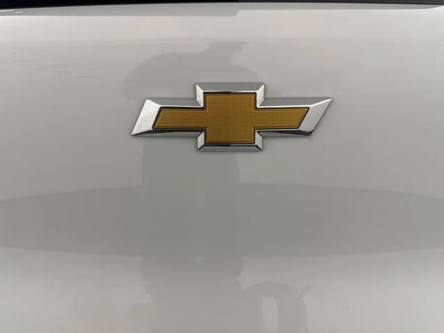 Used 2025 Summit White Chevrolet LT image 28