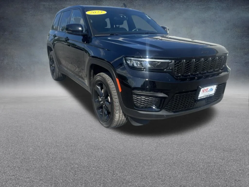 Used 2023 Black Jeep Altitude X image 8