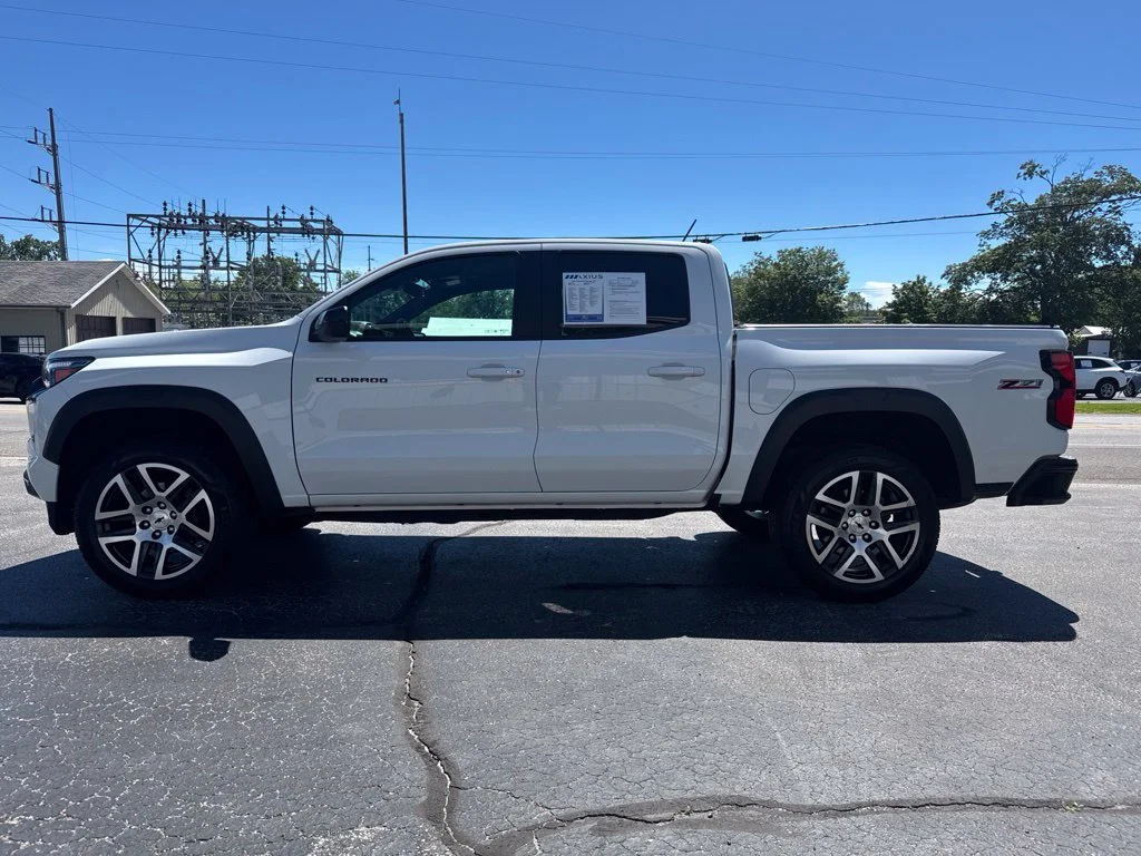 Used 2023 Summit White Chevrolet Z71 image 4