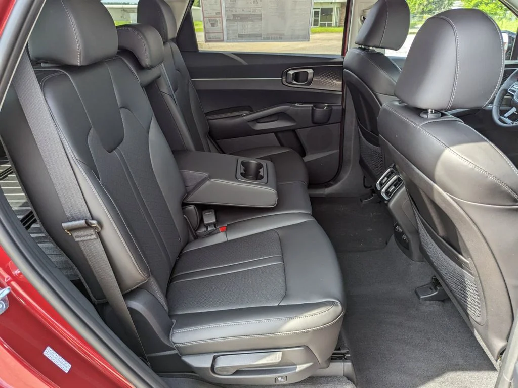 New 2023 RED Kia S FWD image 36