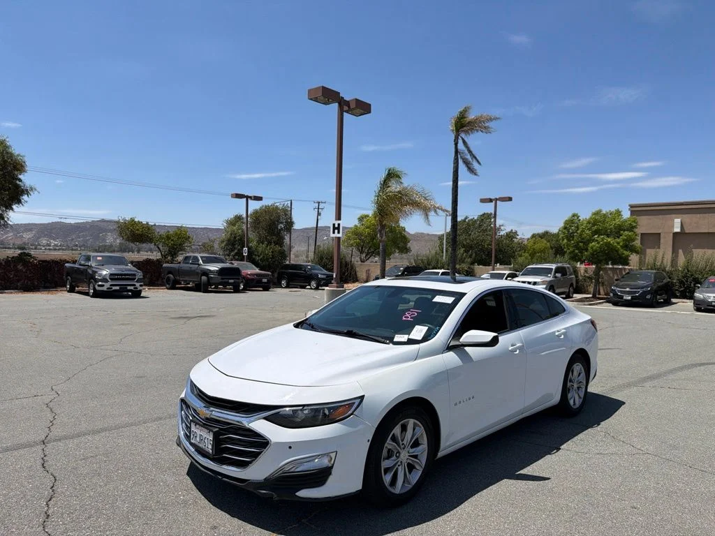 Used 2022 White Chevrolet LT image 2