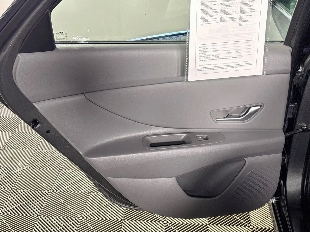 Used 2025 Gray Hyundai SEL Convenience image 19