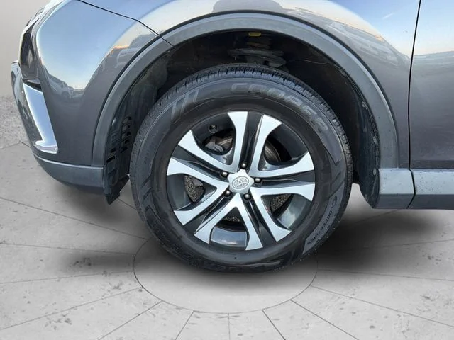 Used 2018 Gray Toyota LE image 30