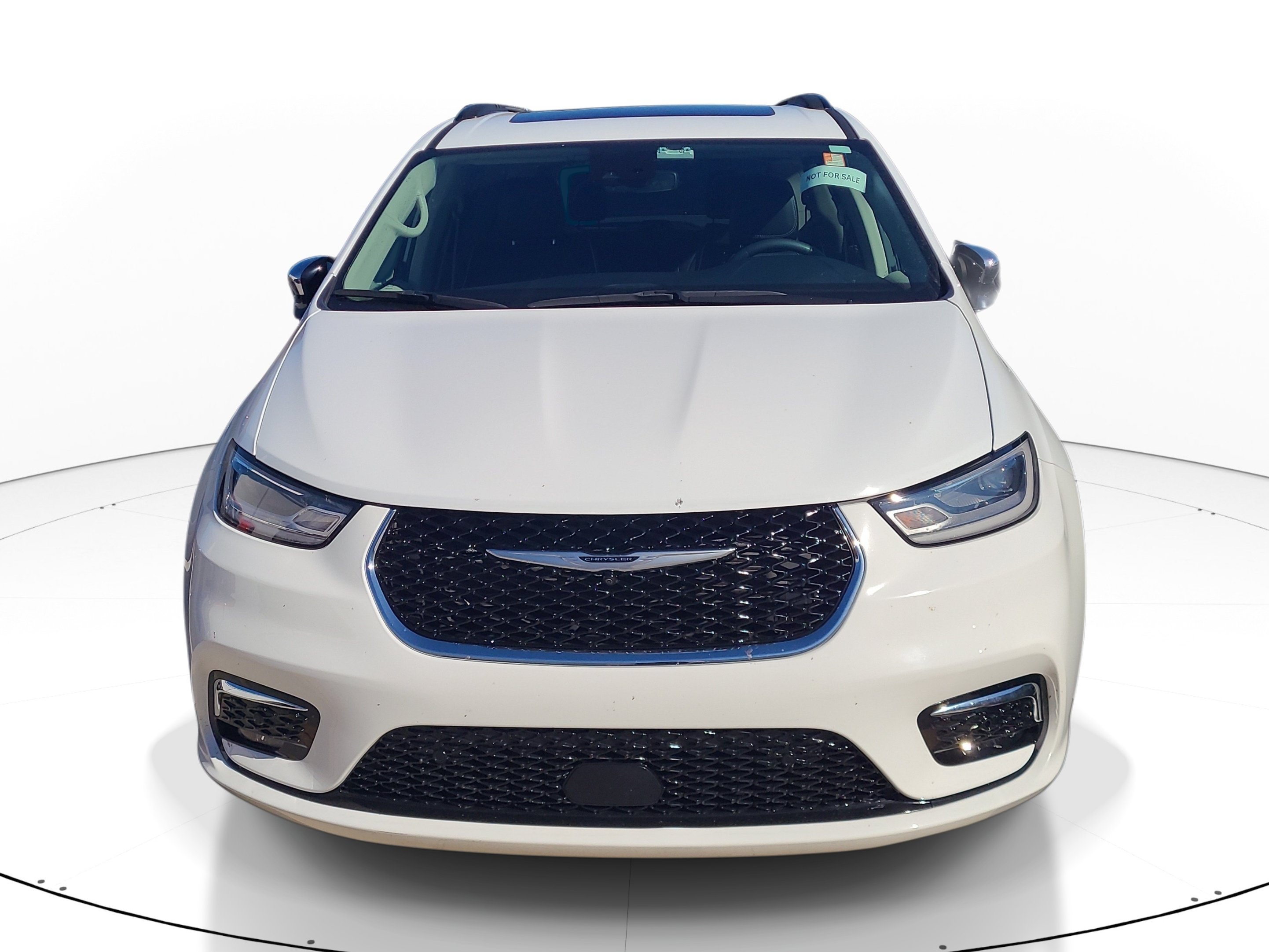 Used 2023 Bright White Clearcoat Chrysler Limited image 2