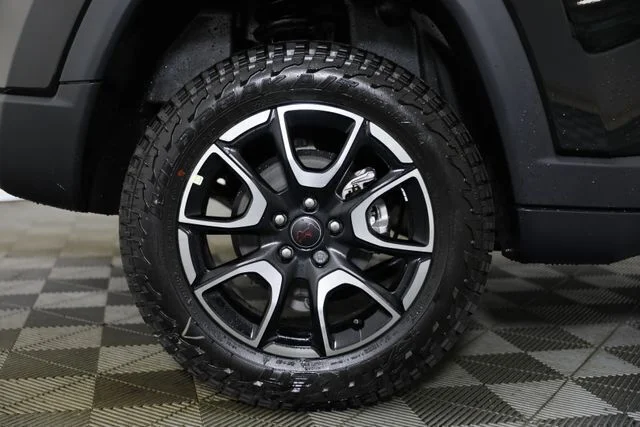 New 2026 Diamond Black Crystal Pearl-Coat Exterior Paint Jeep Trailhawk image 32