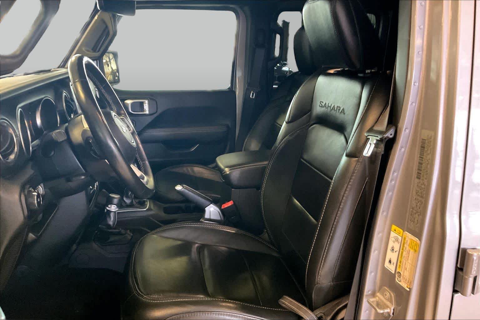 Used 2019 Billet Silver Metallic Clearcoat Jeep Sahara image 7