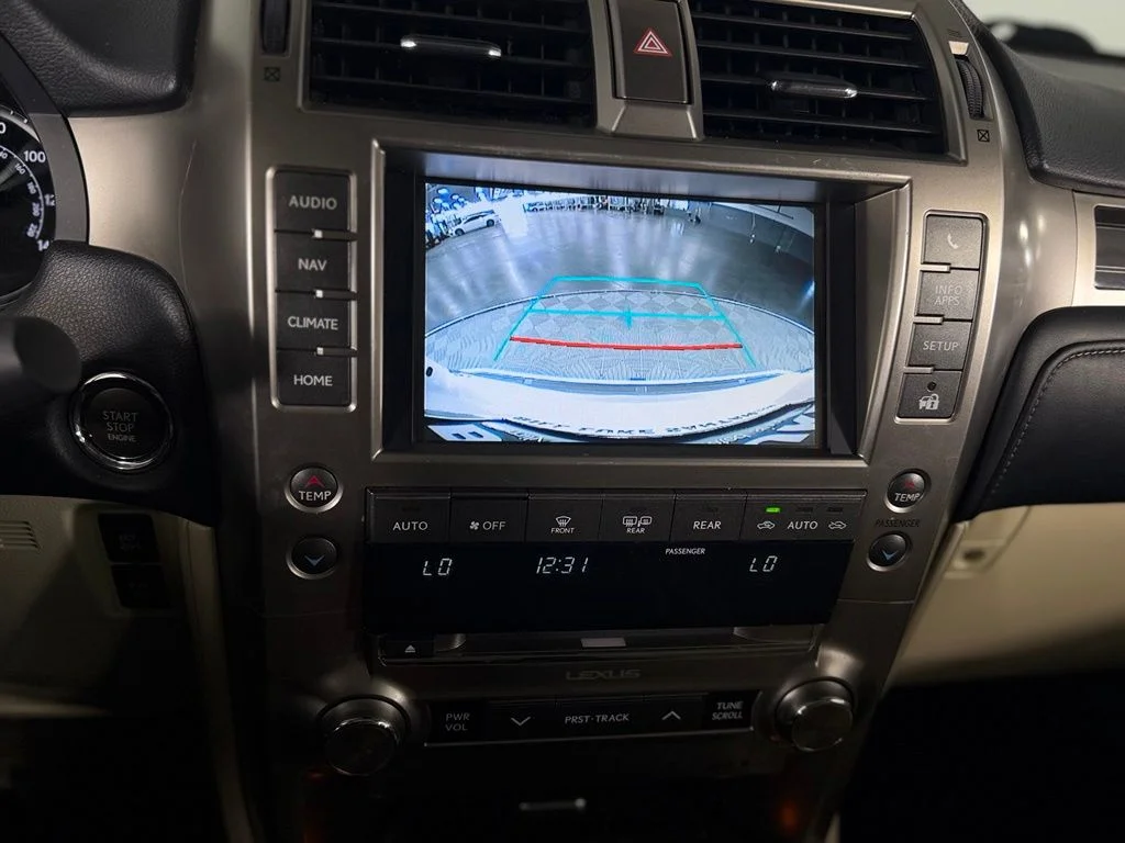 Used 2021  Lexus 460 image 16