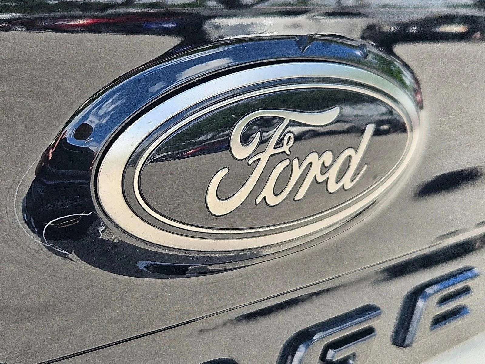 Used 2024 Iconic Silver Metallic Ford SE image 7