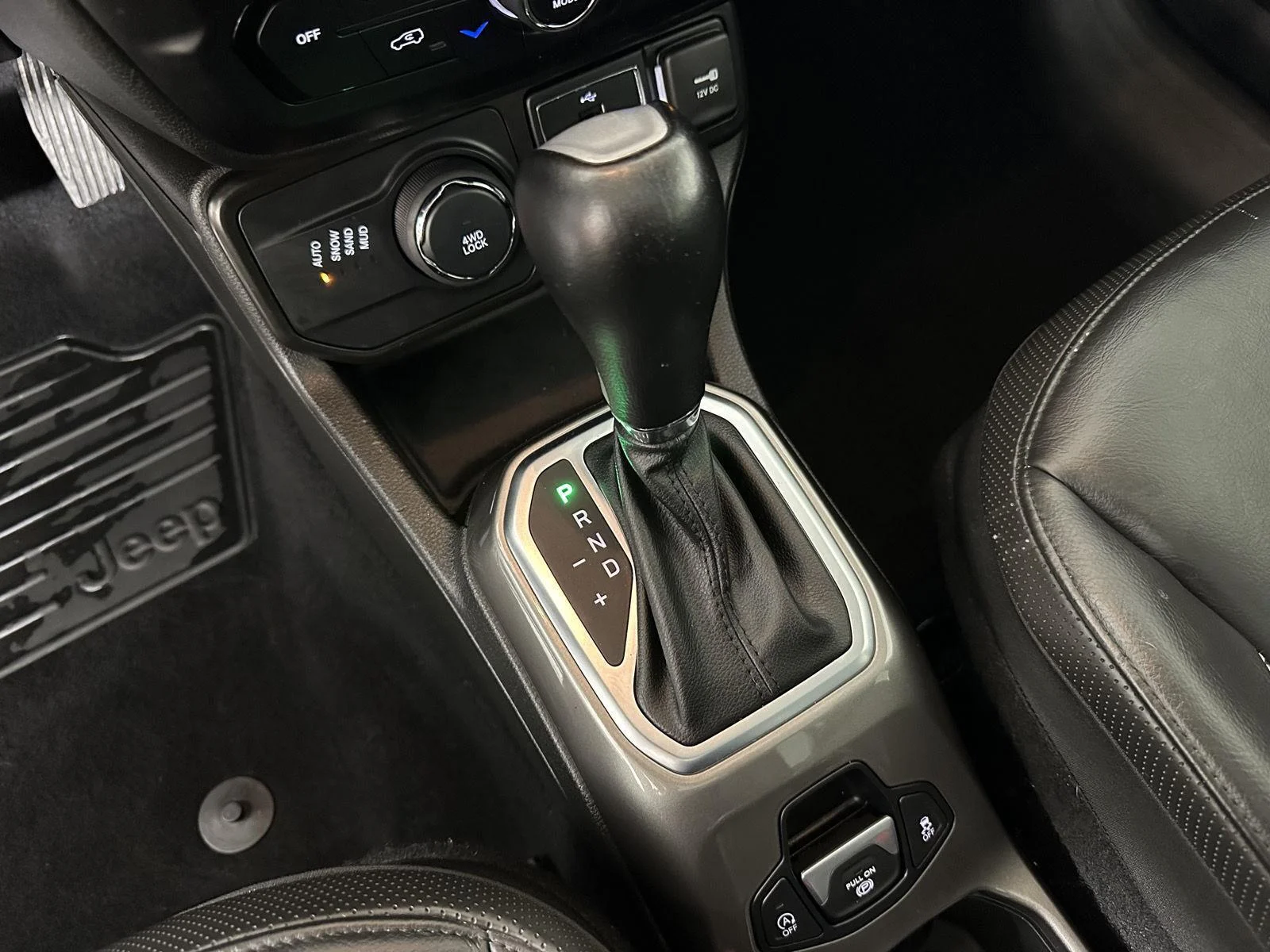 Used 2020 Alpine White Clearcoat Jeep Limited image 14
