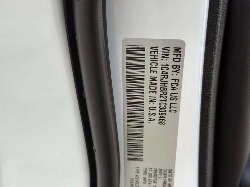 New 2026 Bright White Clear-Coat Exterior Paint Jeep Limited image 16