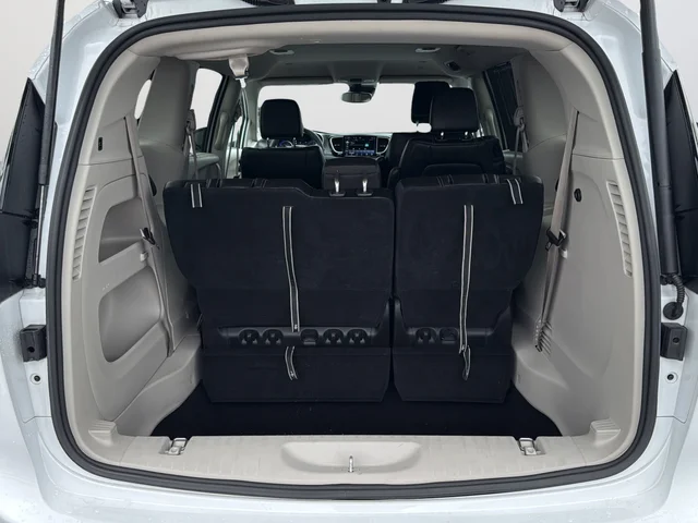 Used 2024 White Chrysler Touring L image 35