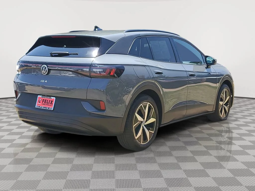 Used 2023  Volkswagen S image 3