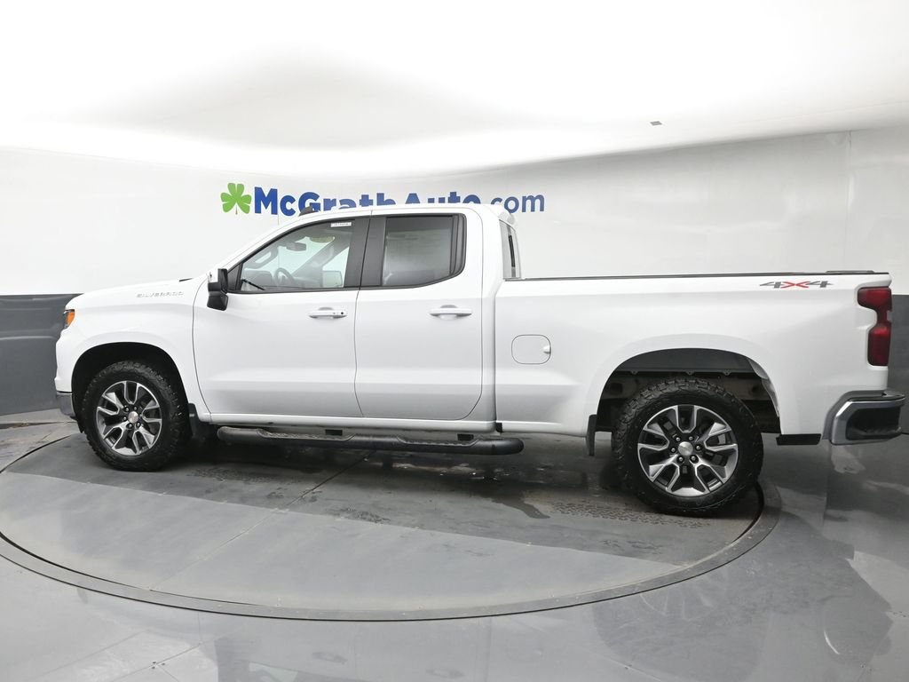 Used 2025 White Chevrolet LT image 23