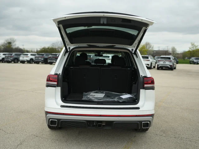 New 2026 Opal White Pearl Volkswagen 2.0T Peak Edition image 7
