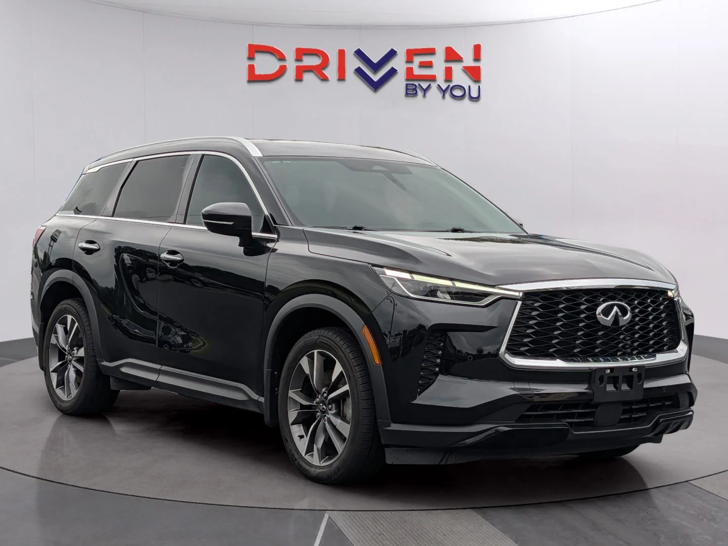 Used 2023 Mineral Black INFINITI LUXE image 7