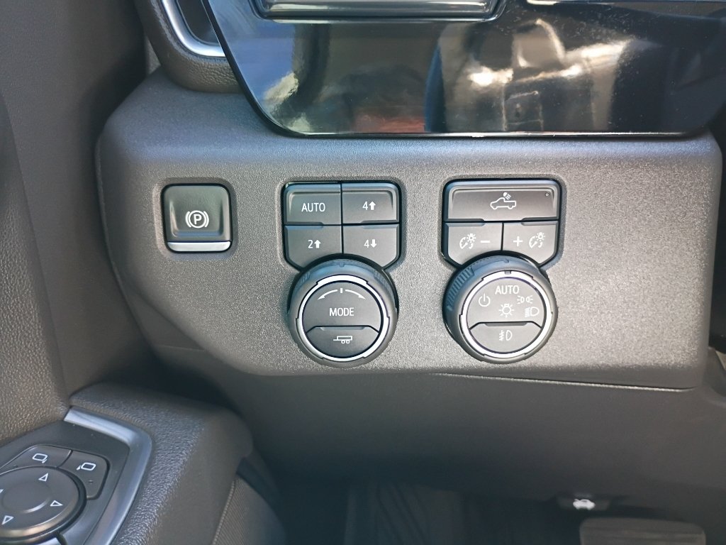 Used 2025 Summit White Chevrolet LT Trail Boss image 27