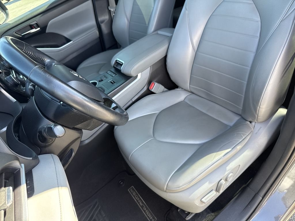 2021 Toyota Highlander XLE - Photo 11