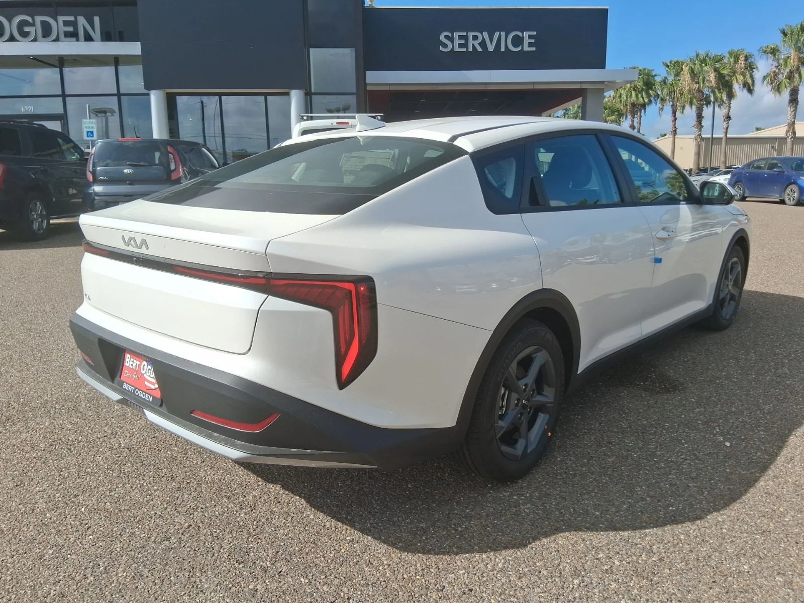 New 2026 White Kia LXS image 4