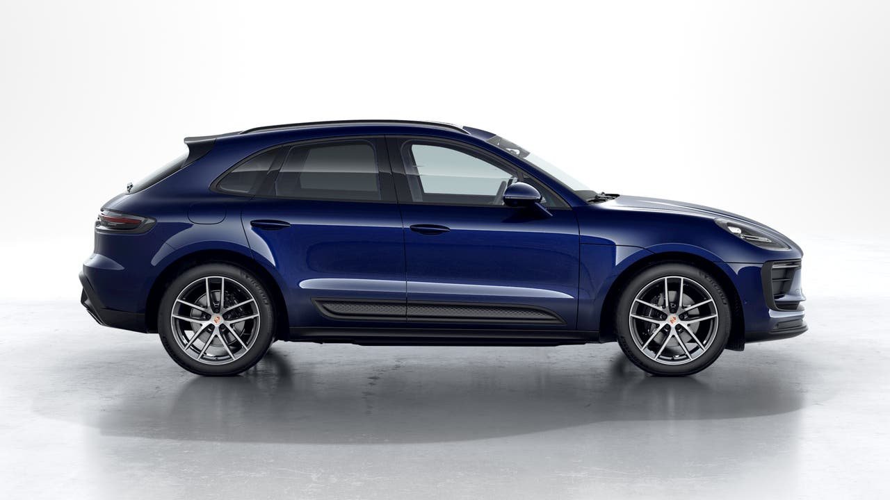New 2026 Gentian Blue Metallic Porsche  image 6