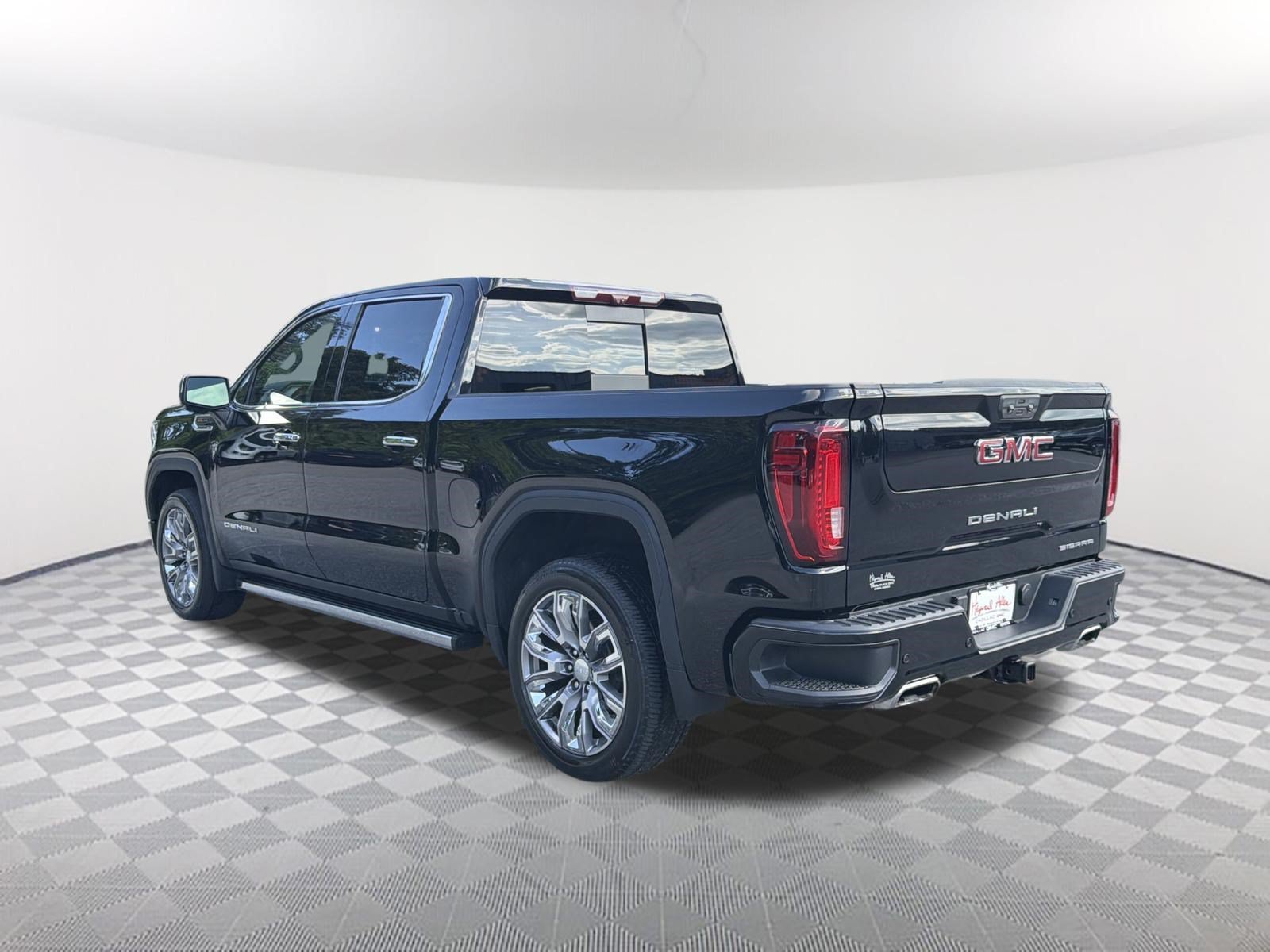 Used 2023 Onyx Black GMC Denali image 3