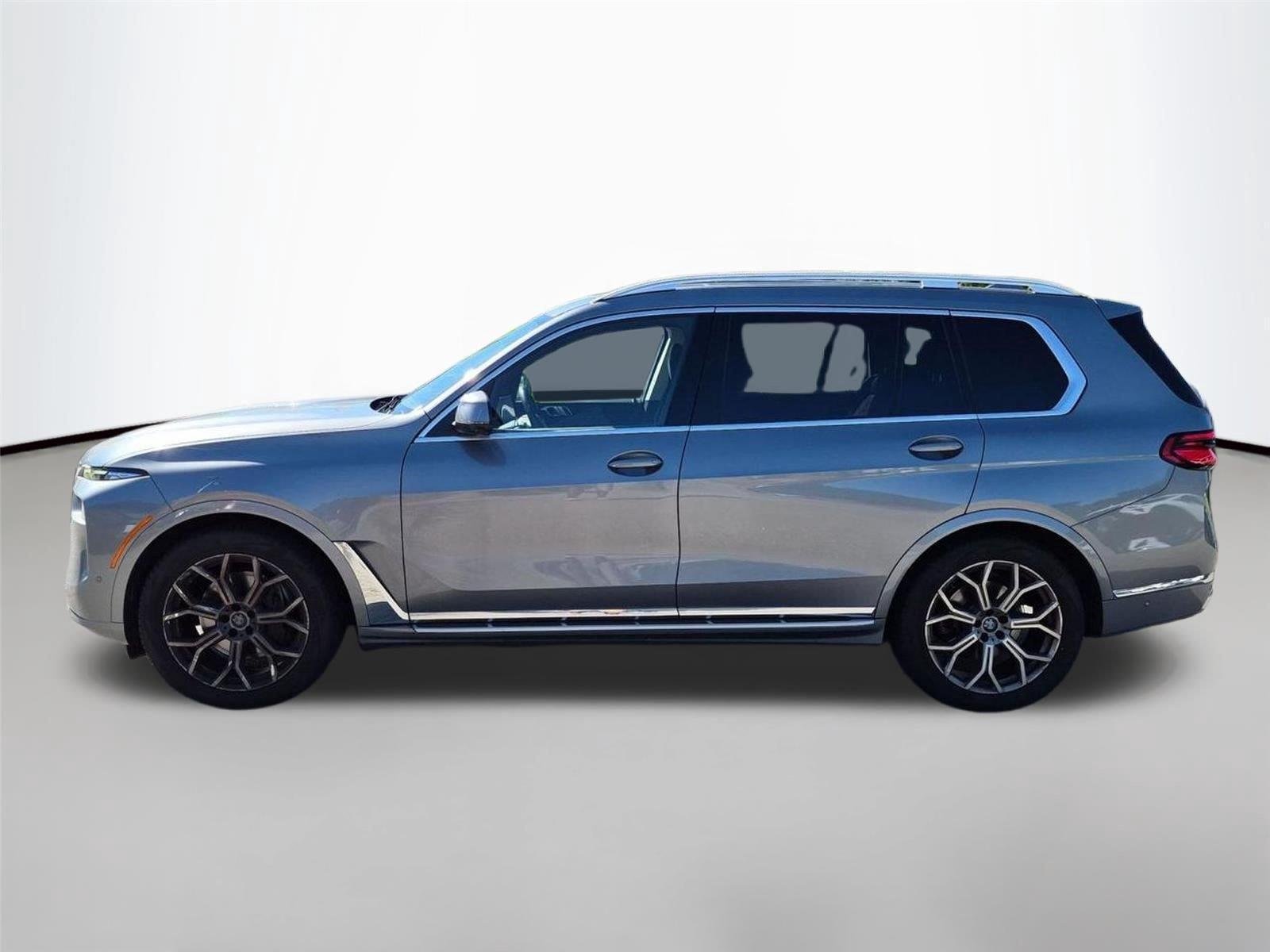 Used 2024 Skyscraper Grey Metallic BMW xDrive40i image 2