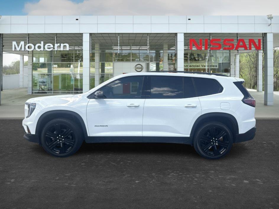 Used 2024 Summit White GMC FWD Elevation image 2