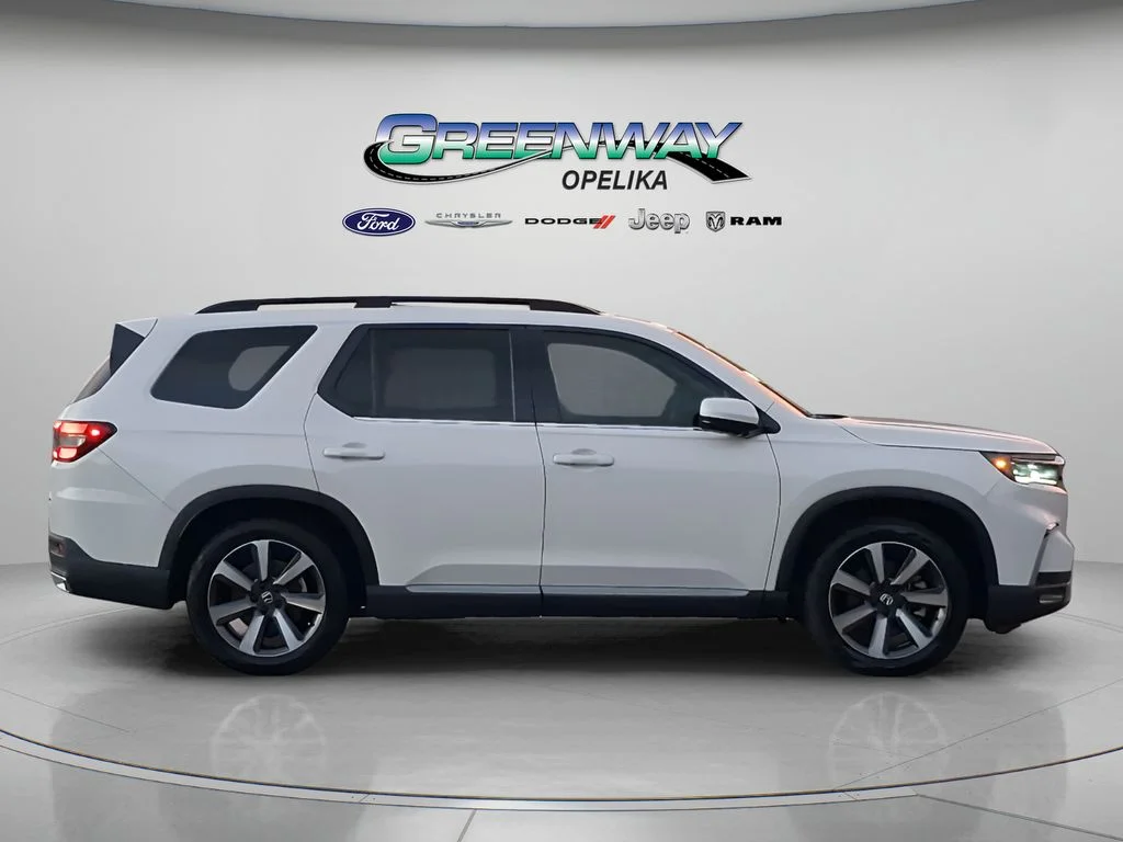 Used 2025 White Honda Touring image 8
