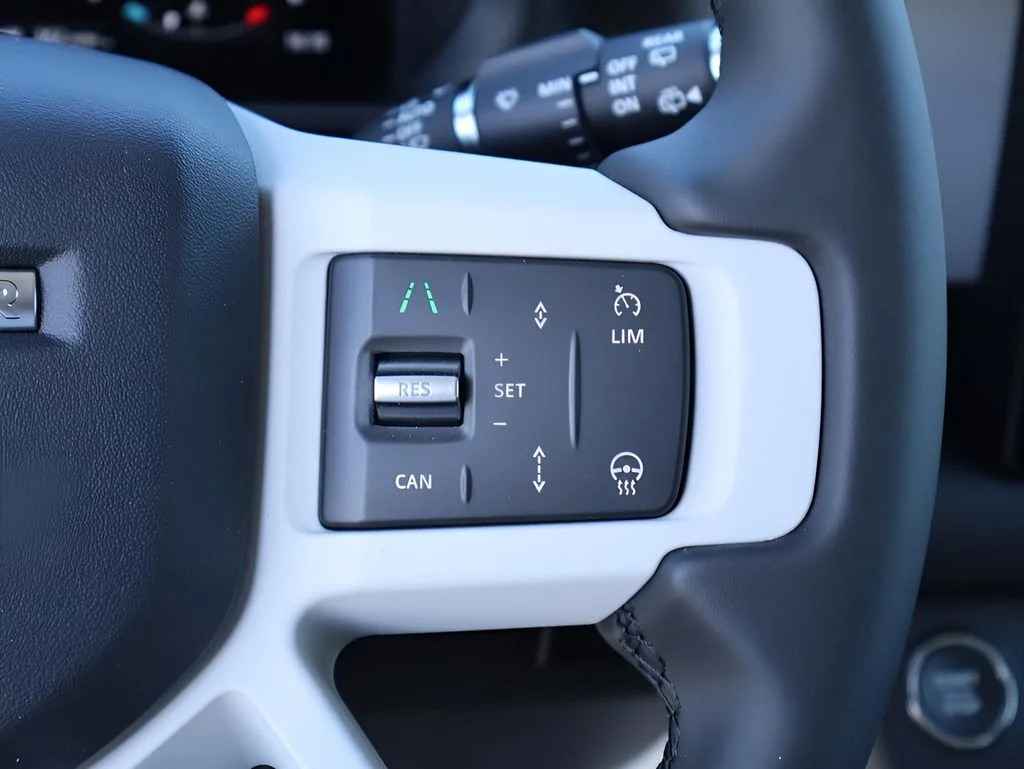 Certified Used 2025 Fuji White Land Rover S image 31
