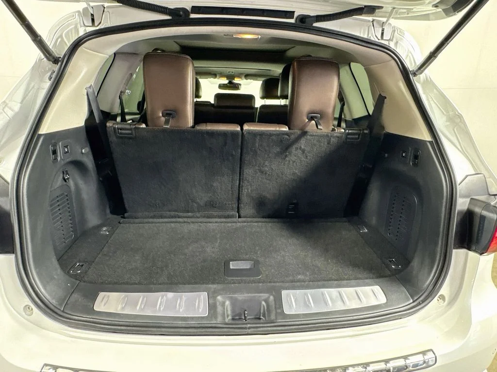 Certified Used 2019 White INFINITI LUXE image 34
