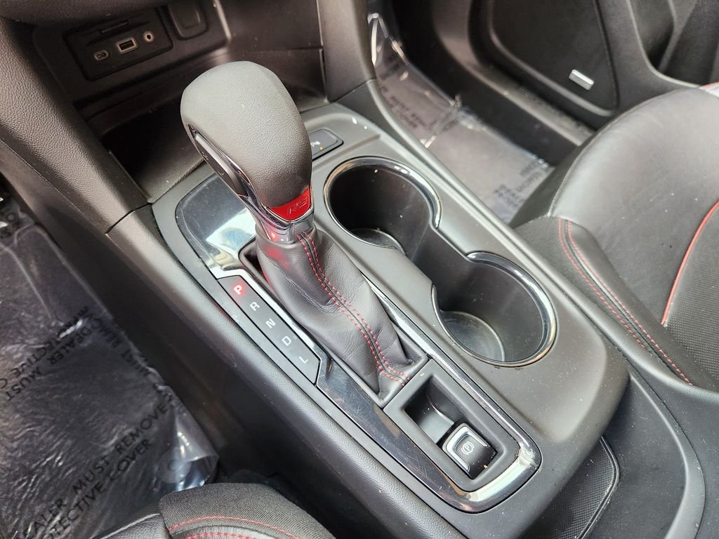 Used 2022 Iridescent Pearl Tricoat Chevrolet RS image 21