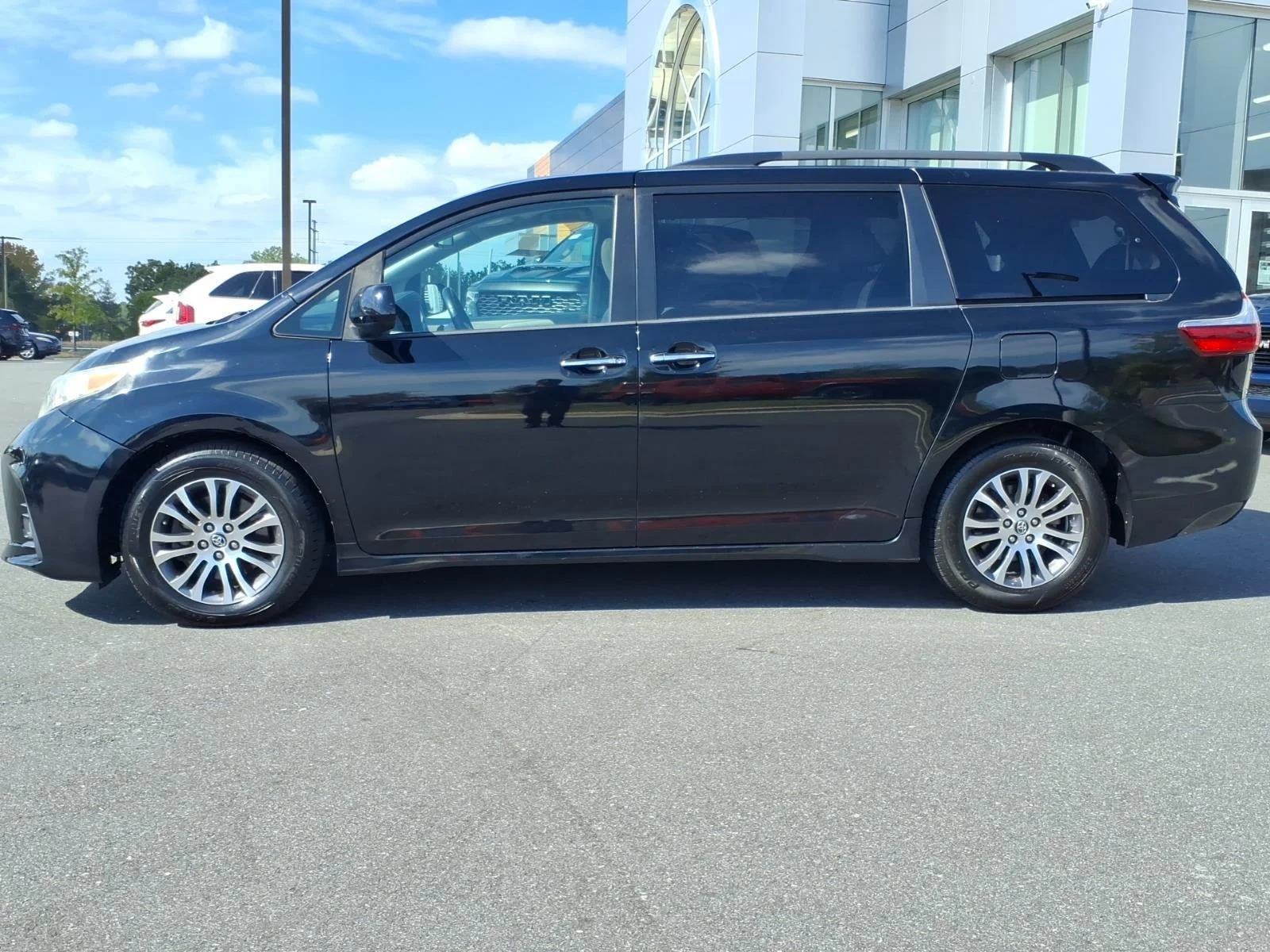 Used 2019 Midnight Black Metallic Toyota XLE image 3