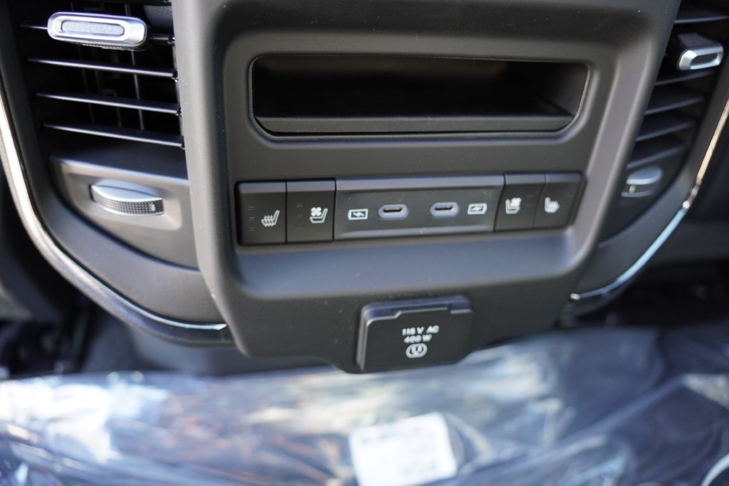 New 2027 Diamond Black Crystal Pearl-Coat Exterior Paint RAM Limited image 14