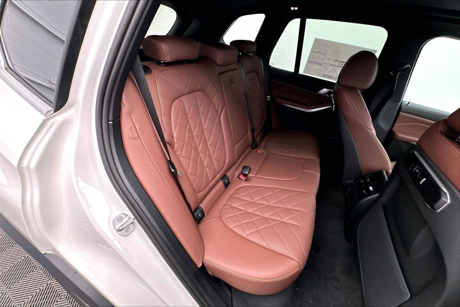 New 2026 Alpine White BMW xDrive50e image 31
