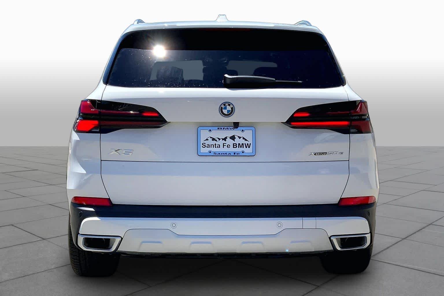 New 2026 Alpine White BMW xDrive50e image 4