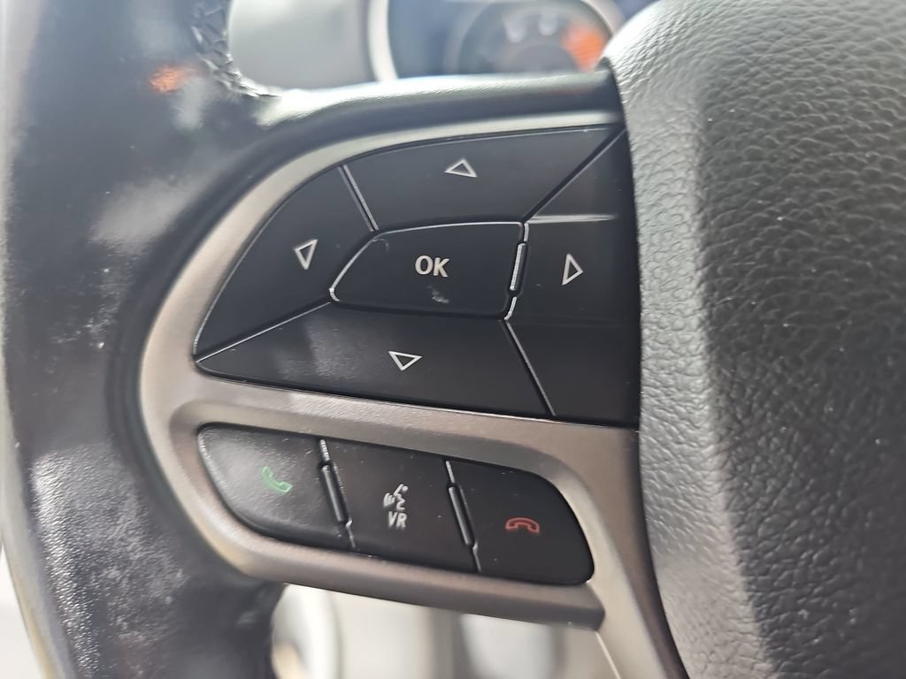 Used 2020 White Jeep Limited 4x4 image 22