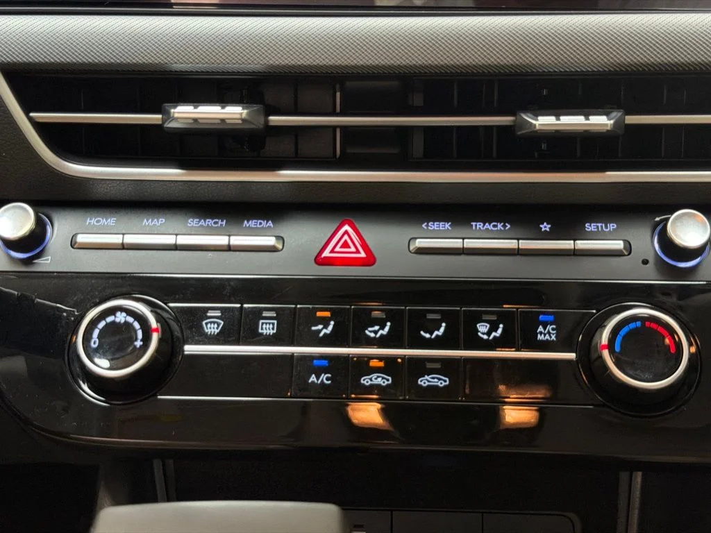Used 2025 Abyss Black Hyundai SE image 15