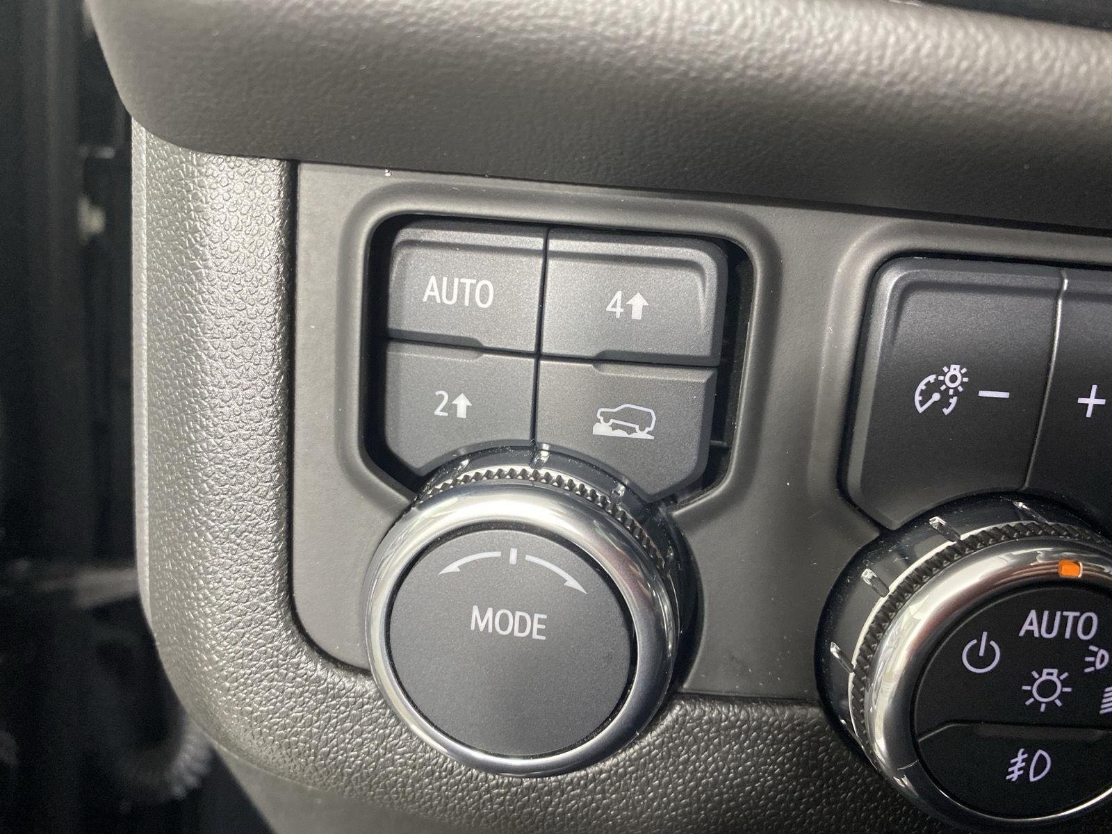 Used 2025 Onyx Black GMC Elevation image 30