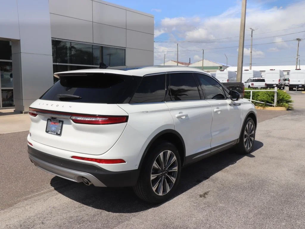 Used 2022 White Lincoln Reserve image 16