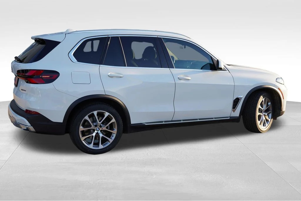 Used 2026 Alpine White BMW xDrive40i image 4