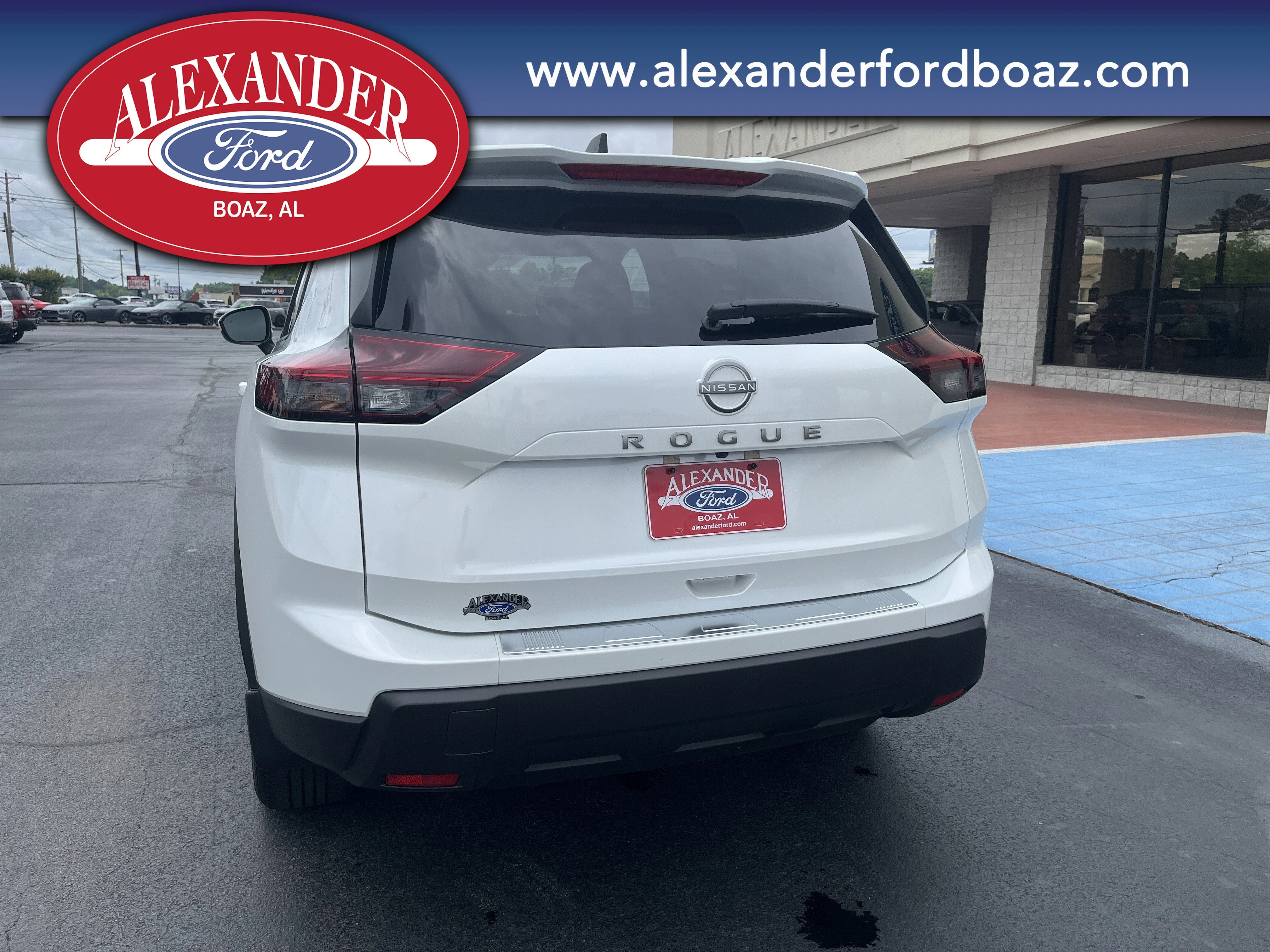 Used 2026 Everest White P Nissan SV image 6
